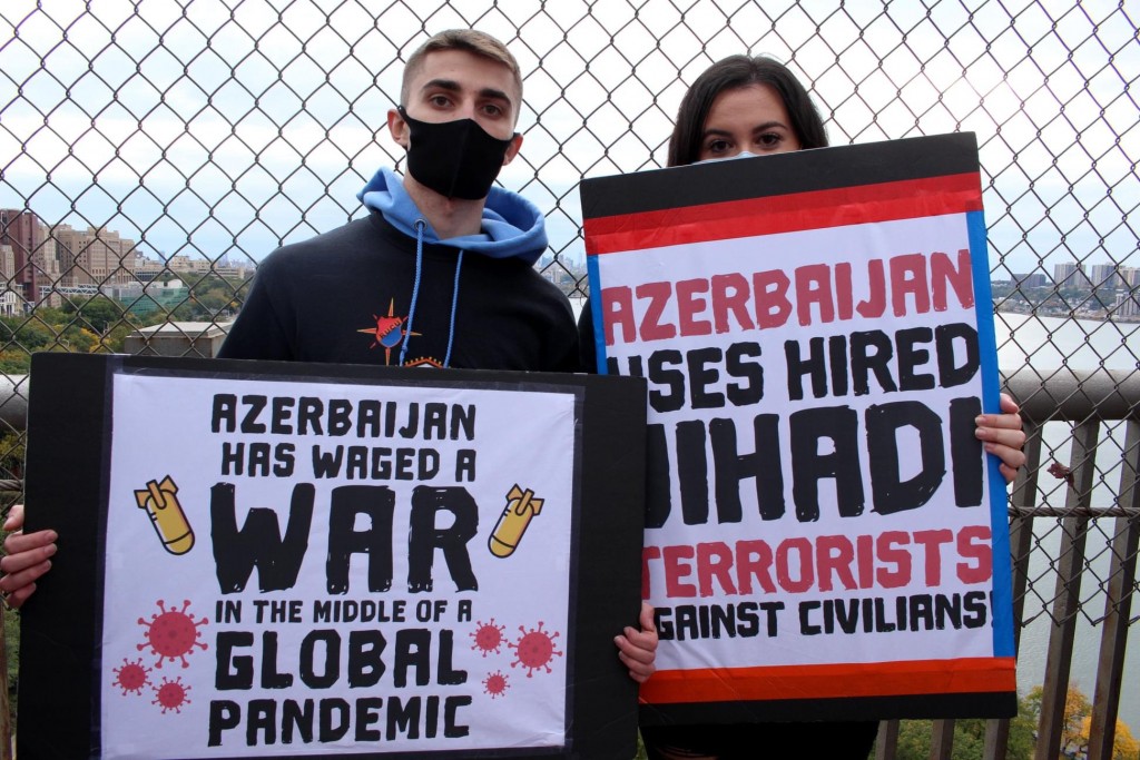 Nairi Diratsouian and Vano Arouch protest at the G.W. Bridge for the recognition of Artsakh. Photo Courtesy of Nairi Diratsouian.