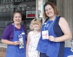 Art and wine lovers stroll Ponchatoula