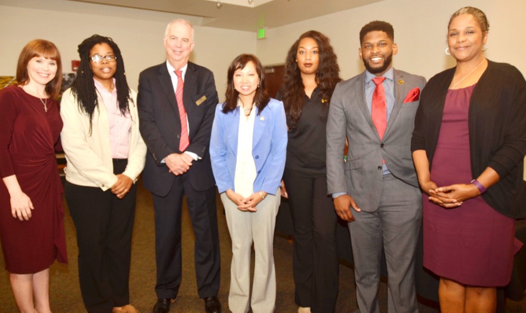 KEION HAYES/The Gramblinite Speakers for the Department of Mass Communication Mini Conference stand with students. Standing (from left) Heather Wright, Ashley Johnson, Jerry Ceppos, Christine Rambo, Tricee Nelson, Shelby Prout and Jayne Ruben.
